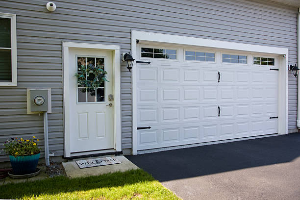 24/7 Emergency Garage Door Roller Replacement experts in China, TX
